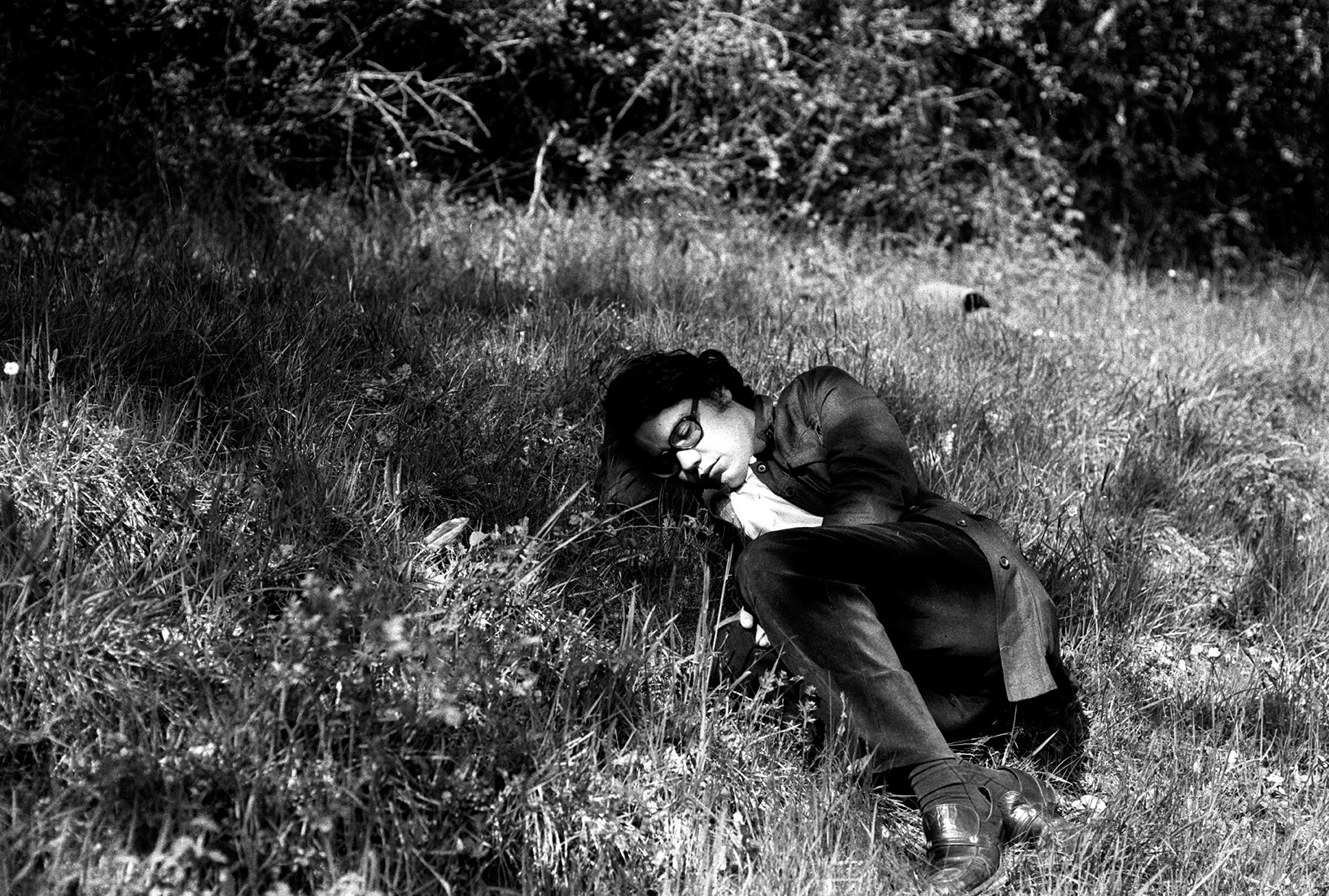 Cléon, 28 mars 1971 - Jean-Pierre Barou se repose au cours d'un reportage sur la grève des OS de l'usine Renault pour J'accuse. Photo (c)Michel Puech